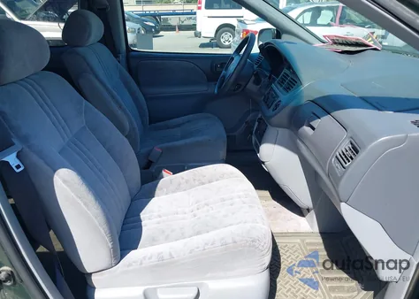 2002 Toyota Sienna Le z USA, uszkodzony, nr VIN 4T3ZF13C62U475863